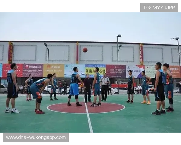 篮球比赛中裁判如何进行裁判协商判罚流程？详解争议球的处理步骤